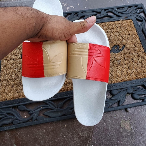 2 color Adidas - Picture 2 of 4